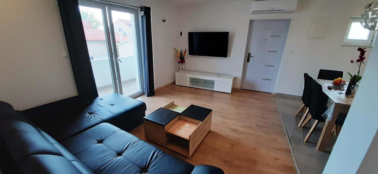 Penthaus Apartment N&M Baška Voda Buitenkant foto